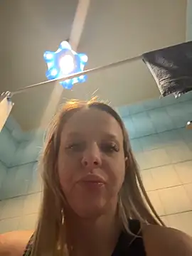 LikaCat online show from December 15, 2025, 3:33 am