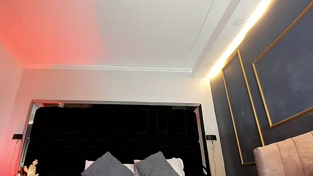 NikkySmiith online show from February 26, 2025, 7:27 pm