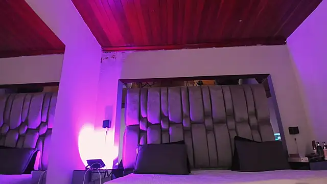 NikkySmiith online show from May 19, 2026, 11:27 am