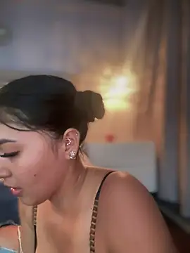 MarianaBenz online show from March 11, 2025, 9:04 pm