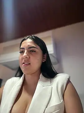 Snapshot of MarianaBenz chatting on January 17, 2026, 11:52 pm MarianaBenz online show from January 17, 2026, 11:52 pm