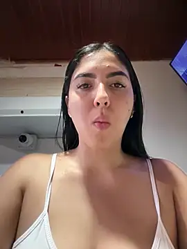 Snapshot of MarianaBenz chatting on February 5, 2026, 11:53 pm MarianaBenz online show from February 5, 2026, 11:53 pm