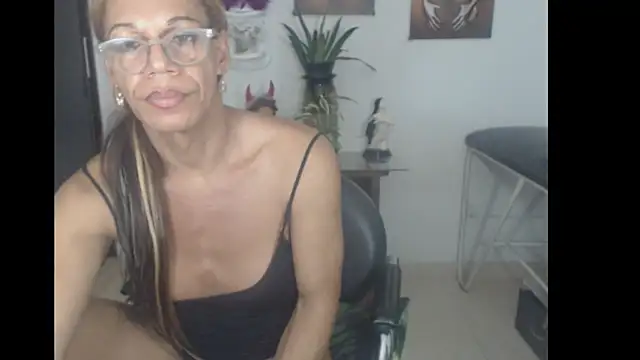 Snapshot of bardotbigcockts chatting on February 2, 2025, 11:11 pm bardotbigcockts online show from February 2, 2025, 11:11 pm