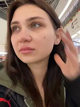 QuitieLia online show from December 27, 2024, 3:15 pm