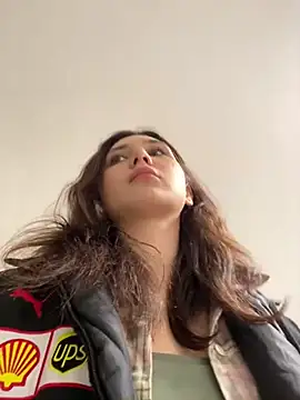 QuitieLia online show from January 21, 2025, 3:10 pm