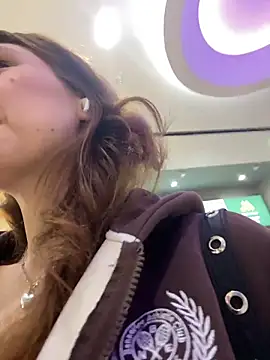 QuitieLia online show from March 18, 2026, 1:25 pm