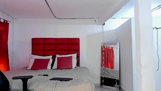 LyonGallego  online show from December 15, 2025, 3:27 pm