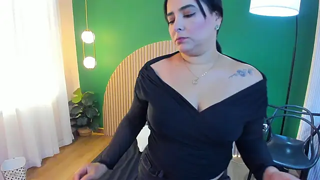 Snapshot of taylor_bennet chatting on November 21, 2025, 11:53 am taylor bennet online show from November 21, 2025, 11:53 am