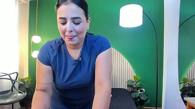 Snapshot of taylor_bennet chatting on December 20, 2025, 12:01 pm taylor bennet online show from December 20, 2025, 12:01 pm