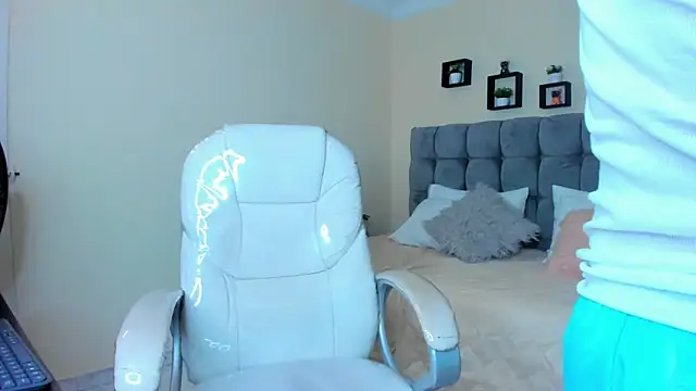 Alex cute77 online show from March 19, 2025, 12:23 pm