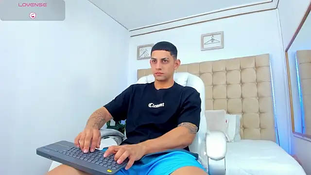 Alex cute77 online show from September 30, 2025, 11:59 am