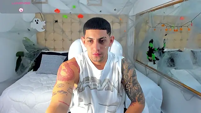 Alex cute77 online show from October 8, 2025, 12:14 pm