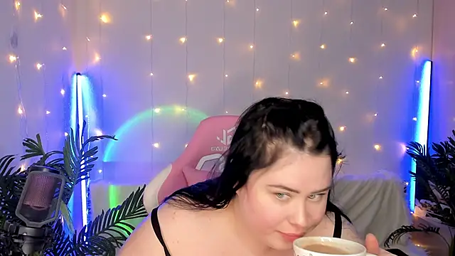 Snapshot of Akemi_BBW chatting on December 27, 2024, 9:22 pm Akemi BBW online show from December 27, 2024, 9:22 pm