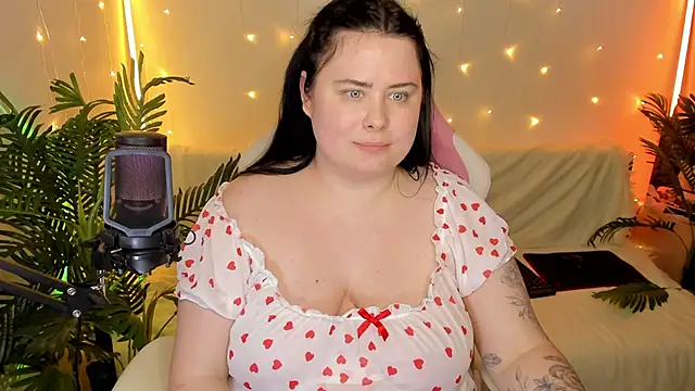 Snapshot of Akemi_BBW chatting on December 30, 2024, 9:08 pm Akemi BBW online show from December 30, 2024, 9:08 pm