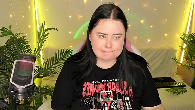 Snapshot of Akemi_BBW chatting on January 2, 2025, 6:12 pm Akemi BBW online show from January 2, 2025, 6:12 pm