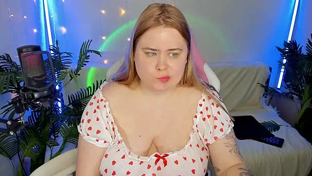 Snapshot of Akemi_BBW chatting on January 24, 2025, 12:42 am Akemi BBW online show from January 24, 2025, 12:42 am