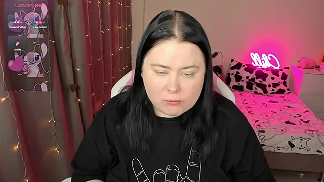 Snapshot of Akemi_BBW chatting on February 6, 2026, 5:45 am Akemi BBW online show from February 6, 2026, 5:45 am