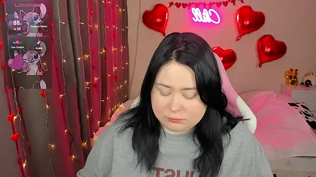 Snapshot of Akemi_BBW chatting on February 18, 2026, 4:52 am Akemi BBW online show from February 18, 2026, 4:52 am