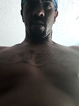 Snapshot of icyMike43 chatting on December 14, 2025, 4:45 pm icyMike43 online show from December 14, 2025, 4:45 pm