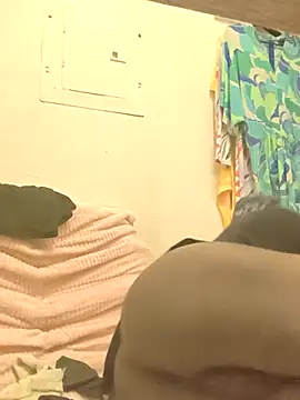 Snapshot of icyMike43 chatting on February 27, 2026, 2:11 am icyMike43 online show from February 27, 2026, 2:11 am