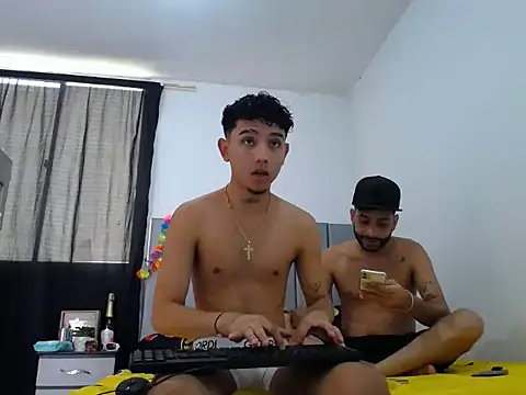 Snapshot of Evilboy555 chatting on November 21, 2025, 3:54 pm Evilboy555 online show from November 21, 2025, 3:54 pm