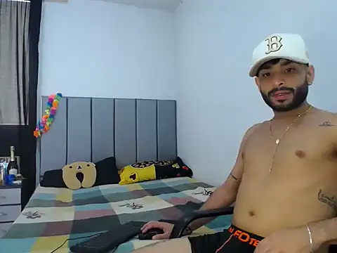 Snapshot of Evilboy555 chatting on November 24, 2025, 2:28 pm Evilboy555 online show from November 24, 2025, 2:28 pm