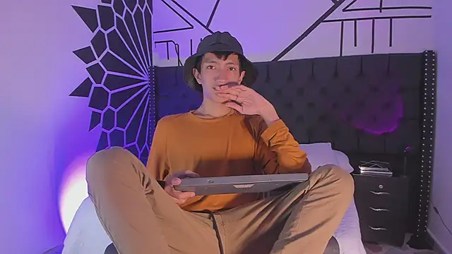 DereckCooperr online show from February 12, 2025, 3:29 am