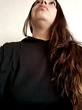 seherlatin online show from March 16, 2025, 8:54 pm