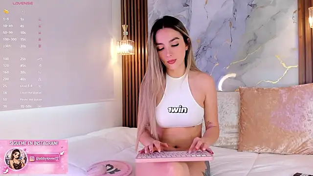 Gabbyy  online show from June 12, 2026, 7:46 pm