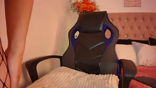 Katy Van online show from March 21, 2025, 5:32 am