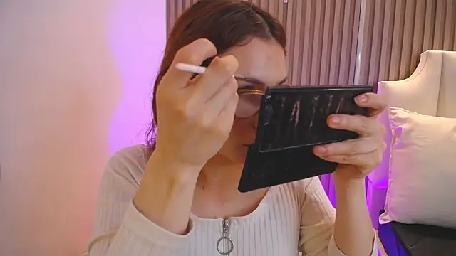 Katy Van online show from April 13, 2026, 9:53 pm