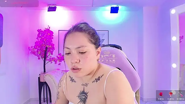 Snapshot of Isa_reel chatting on October 9, 2025, 7:34 pm Isa reel online show from October 9, 2025, 7:34 pm