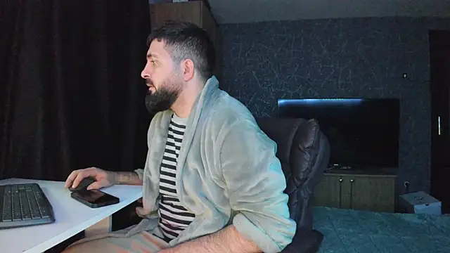 Snapshot of Eduu2322 chatting on December 9, 2024, 12:23 am Eduu2322 online show from December 9, 2024, 12:23 am