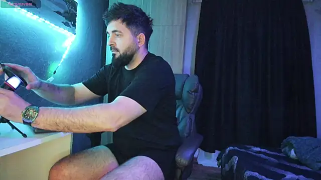 Snapshot of Eduu2322 chatting on January 28, 2025, 9:50 pm Eduu2322 online show from January 28, 2025, 9:50 pm