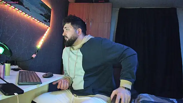 Snapshot of Eduu2322 chatting on March 4, 2025, 11:00 pm Eduu2322 online show from March 4, 2025, 11:00 pm