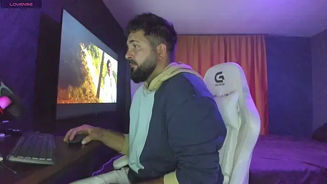 Snapshot of Eduu2322 chatting on October 3, 2025, 9:23 pm Eduu2322 online show from October 3, 2025, 9:23 pm