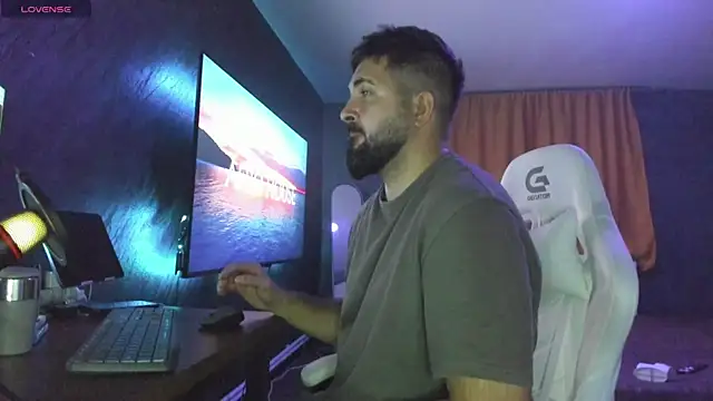 Snapshot of Eduu2322 chatting on October 21, 2025, 9:15 pm Eduu2322 online show from October 21, 2025, 9:15 pm