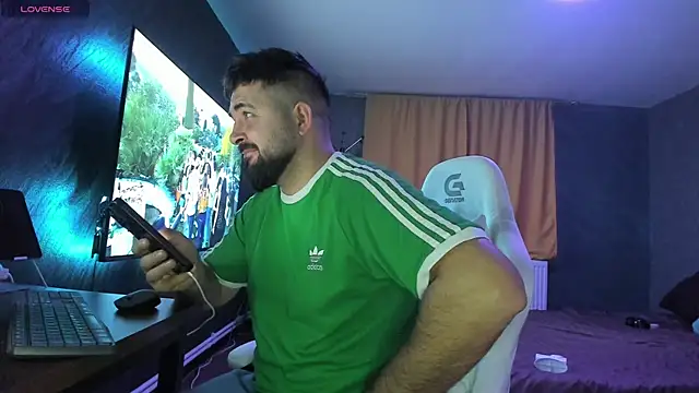 Snapshot of Eduu2322 chatting on November 3, 2025, 9:27 pm Eduu2322 online show from November 3, 2025, 9:27 pm