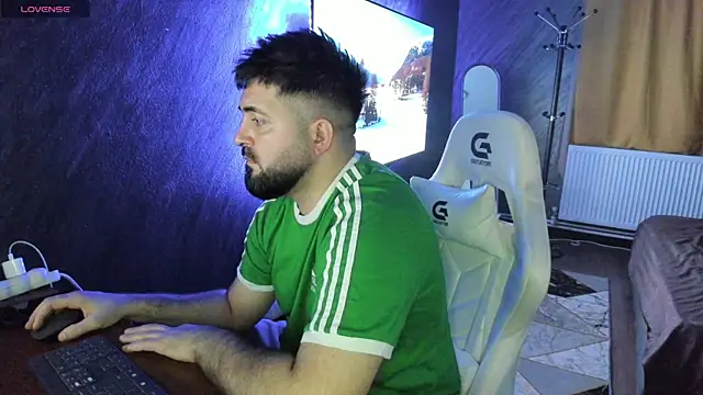 Eduu2322 online show from April 8, 2026, 7:03 pm