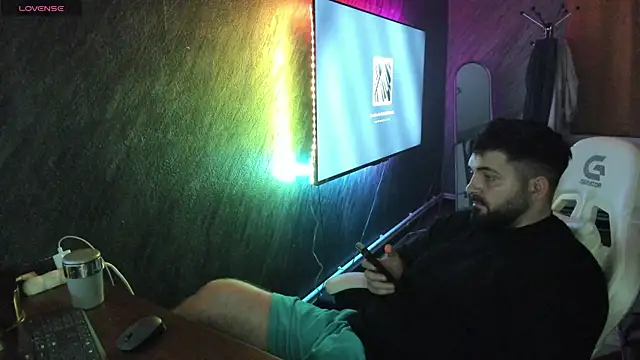 Eduu2322 online show from April 16, 2026, 10:34 pm