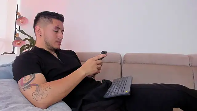 Snapshot of Chriskyle_ chatting on December 4, 2024, 1:20 pm Chriskyle  online show from December 4, 2024, 1:20 pm