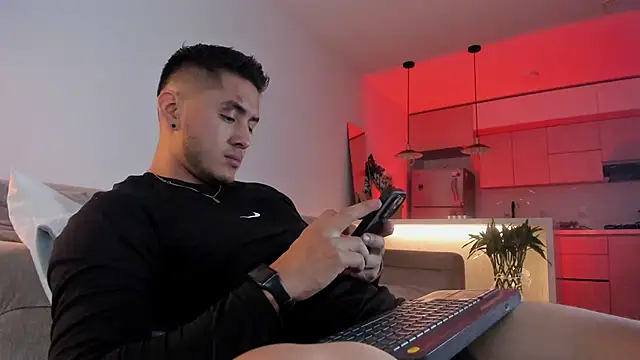 Snapshot of Chriskyle_ chatting on December 8, 2024, 12:07 am Chriskyle  online show from December 8, 2024, 12:07 am