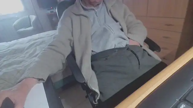 Snapshot of papillonhotofficial chatting on February 2, 2025, 9:08 am papillonhotofficial online show from February 2, 2025, 9:08 am