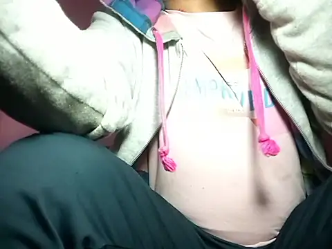 Snapshot of damsexy4 chatting on January 7, 2025, 8:24 am damsexy4 online show from January 7, 2025, 8:24 am