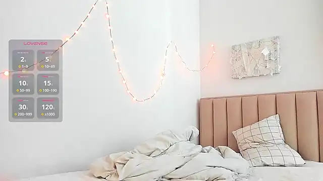 Snapshot of TrES-2b chatting on February 18, 2026, 8:43 am TrES-2b online show from February 18, 2026, 8:43 am