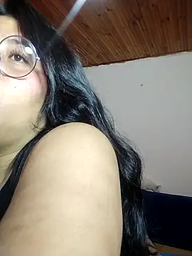 KATYGONZALEZ online show from April 17, 2026, 6:22 pm