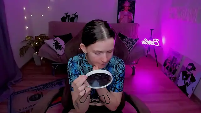 HelloRoxy online show from February 6, 2026, 7:28 pm