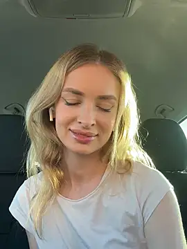 EvieEvans online show from February 16, 2025, 4:32 pm