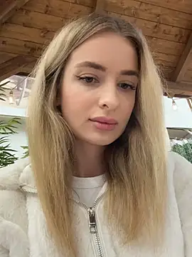 EvieEvans online show from March 5, 2025, 5:50 pm