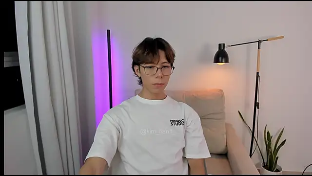 kim lian21 online show from November 6, 2025, 3:51 am